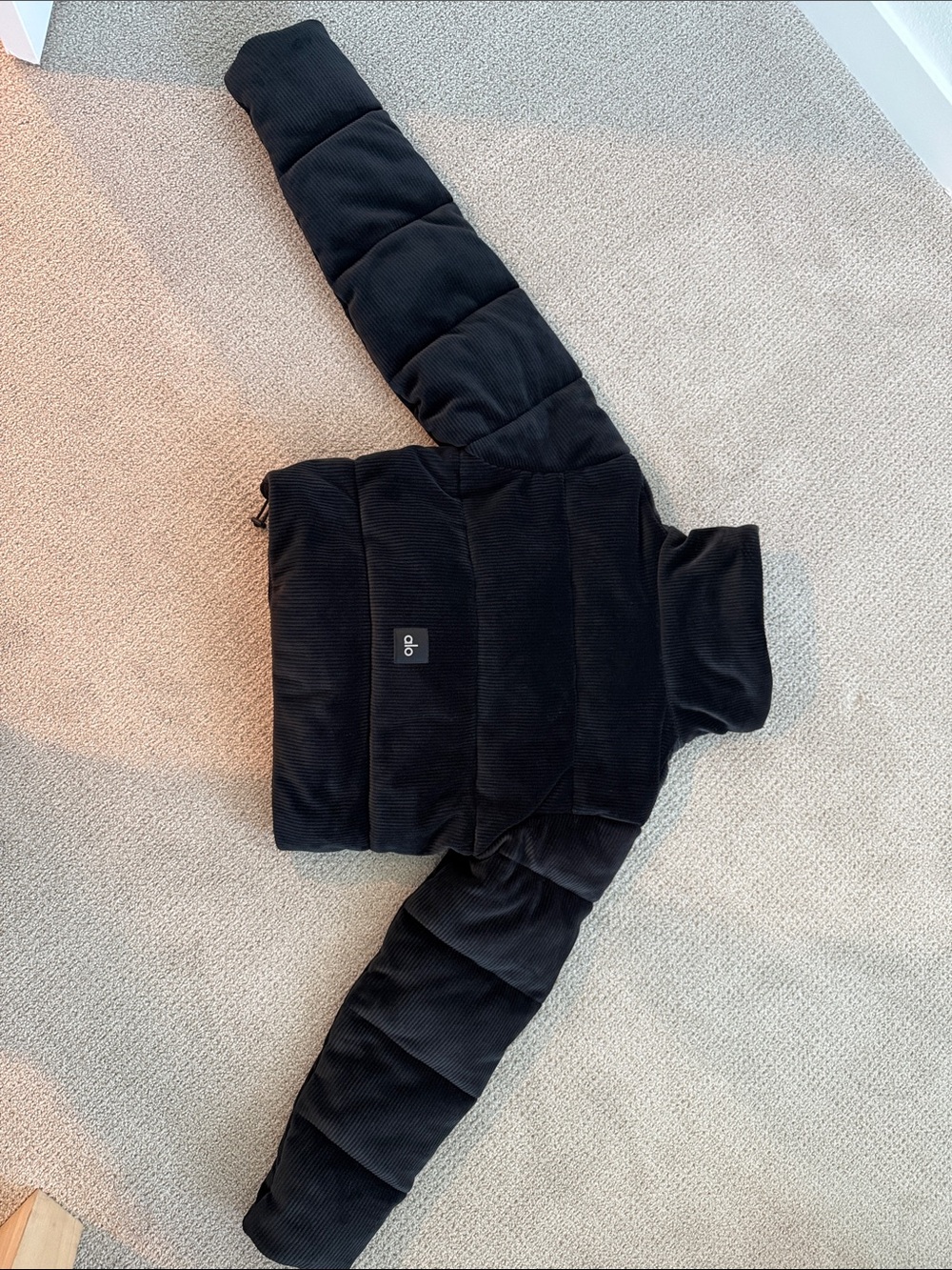 Alo Yoga Ribbed Velour Gold Rush Puffer - Picture 5 of 8